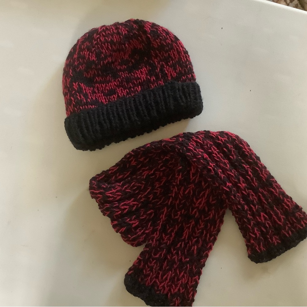 Boys/Girls hand knit winter hat & scarf